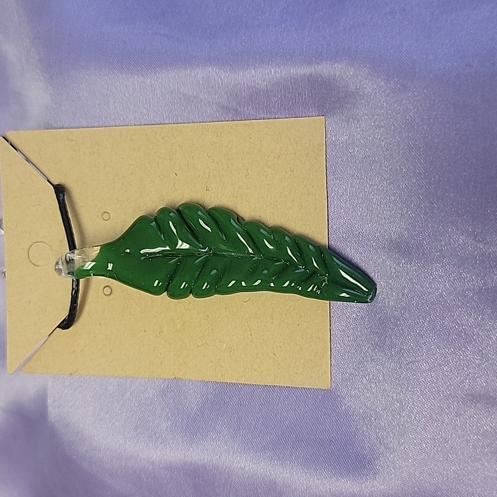 N15 Forest Green - Handblown Glass Leaf Necklace